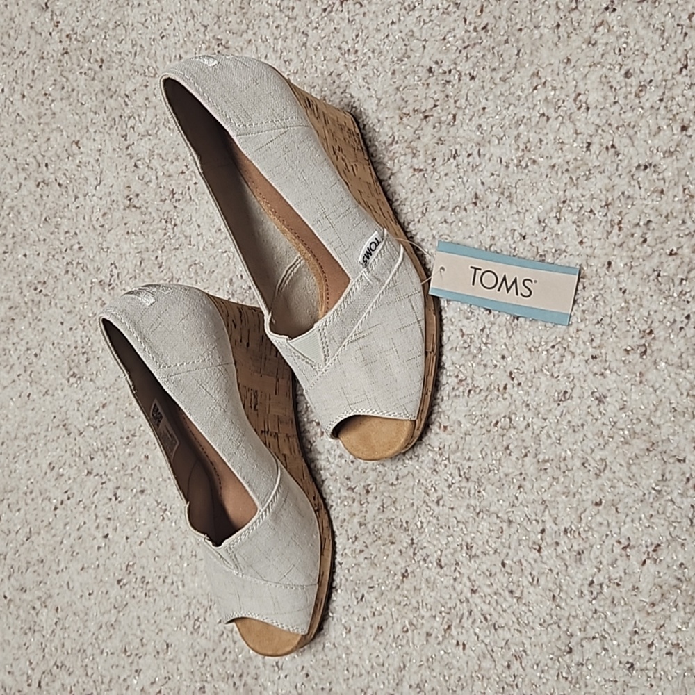 Tom's wedges brand new